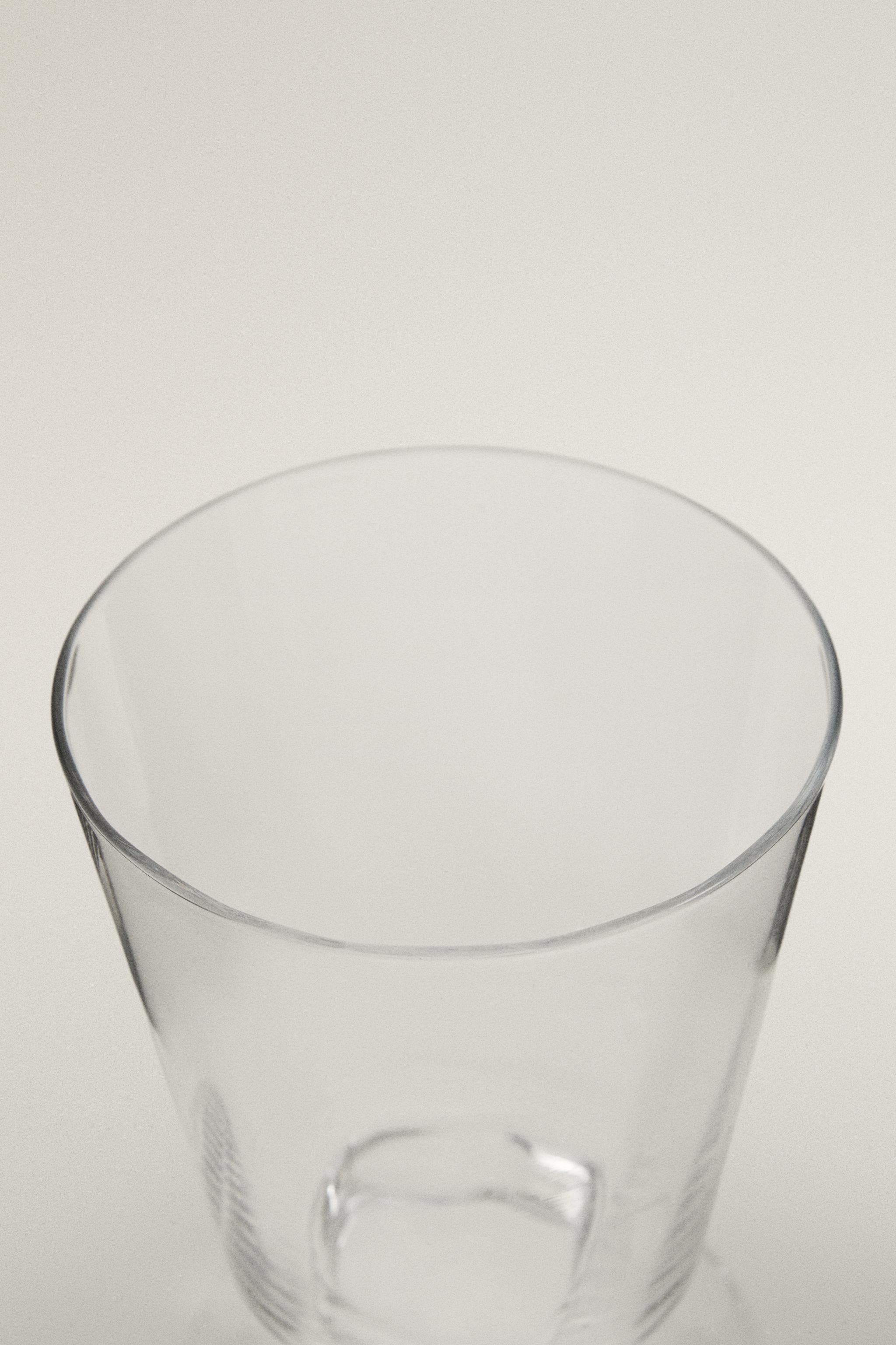LOW GLASS WITH LINE EFFECT